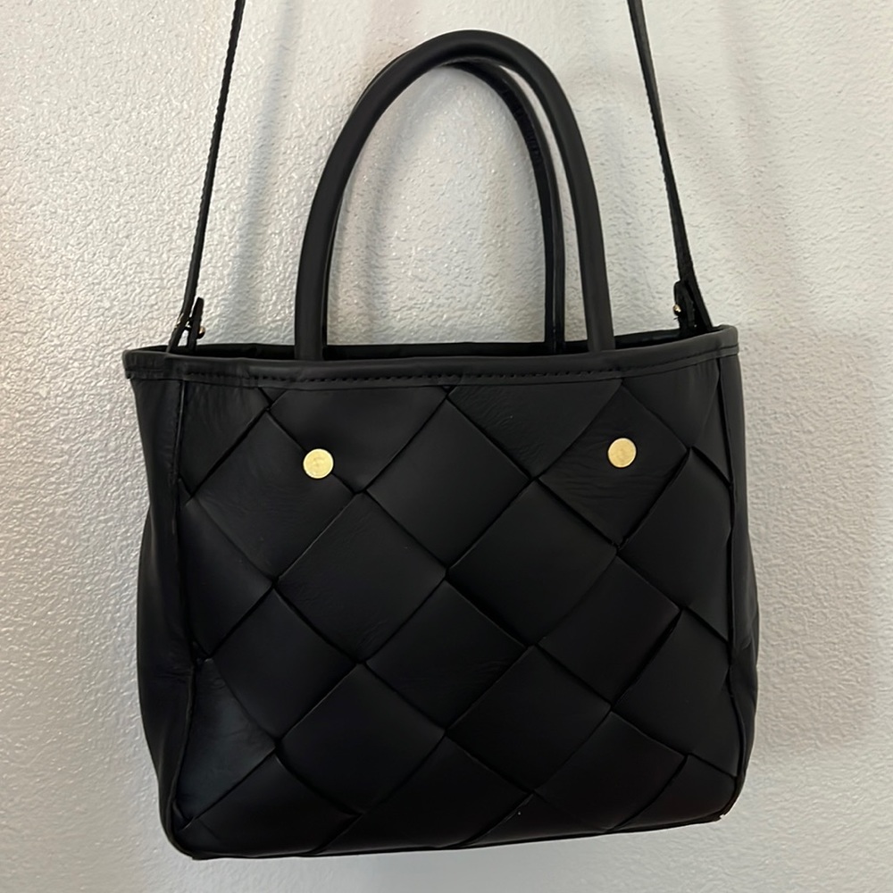 Leather purse by Nisolo